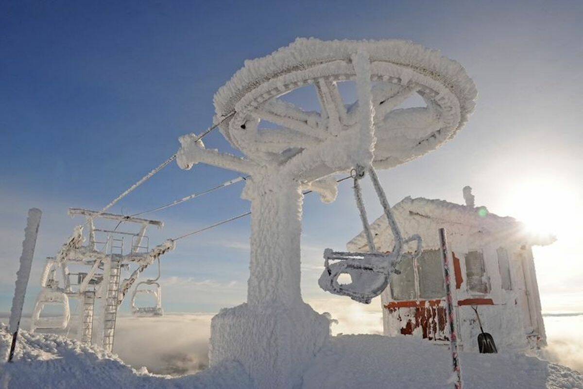 Riders rescued after ice shuts down Big White chair lift | Vernon ...