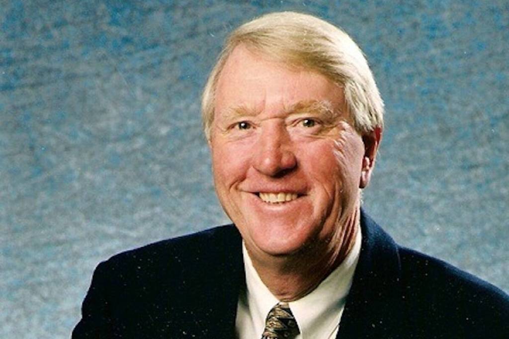 Vancouver Canucks long-time broadcaster Jim Robson dies at 91